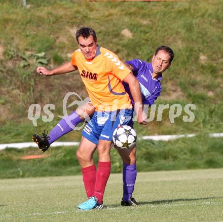 Fussball Unterliga Ost. SPG FC Poggersdorf KM gegen Globasnitz. Lucian Florin Orga (Poggersdorf), Robert Micheu (Globasnitz). Poggersdorf, 5.10.2014.
Foto: Kuess
---
pressefotos, pressefotografie, kuess, qs, qspictures, sport, bild, bilder, bilddatenbank