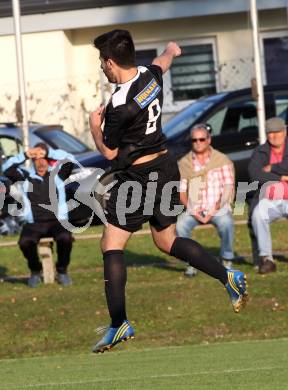 Fussball. 1. Klasse B2. Fuernitz gegen Keutschach. Torjubel Emre Yalcin,   (Keutschach).  Fuernitz, 4.10.2014.
Foto: Kuess
---
pressefotos, pressefotografie, kuess, qs, qspictures, sport, bild, bilder, bilddatenbank