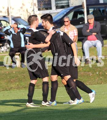 Fussball. 1. Klasse B2. Fuernitz gegen Keutschach. Torjubel Emre Yalcin,  Stephan Krumpl (Keutschach).  Fuernitz, 4.10.2014.
Foto: Kuess
---
pressefotos, pressefotografie, kuess, qs, qspictures, sport, bild, bilder, bilddatenbank