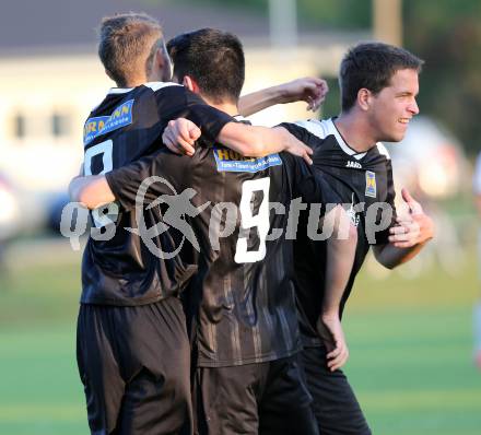 Fussball. 1. Klasse B2. Fuernitz gegen Keutschach. Jubel Keutschach.  Fuernitz, 4.10.2014.
Foto: Kuess
---
pressefotos, pressefotografie, kuess, qs, qspictures, sport, bild, bilder, bilddatenbank