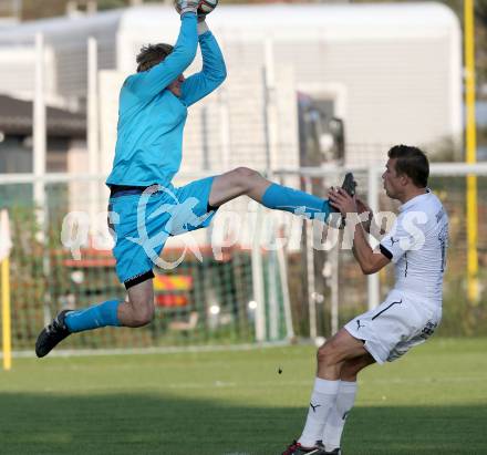 Fussball. 1. Klasse B2. Fuernitz gegen Keutschach. Miha Znidarsic, (Fuernitz), Mathias Glanzer  (Keutschach).  Fuernitz, 4.10.2014.
Foto: Kuess
---
pressefotos, pressefotografie, kuess, qs, qspictures, sport, bild, bilder, bilddatenbank