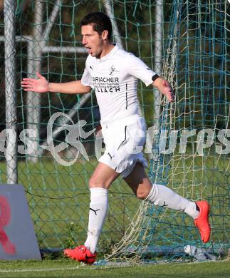 Fussball. 1. Klasse B2. Fuernitz gegen Keutschach. Torjubel Daniel Heber (Fuernitz).  Fuernitz, 4.10.2014.
Foto: Kuess
---
pressefotos, pressefotografie, kuess, qs, qspictures, sport, bild, bilder, bilddatenbank