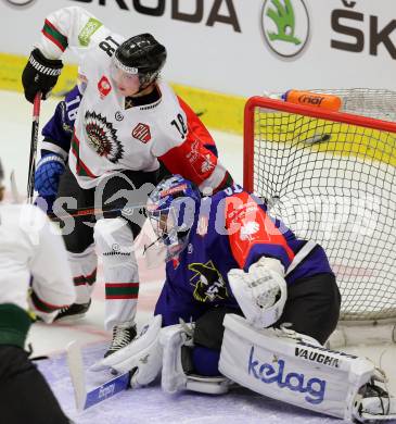 Eishockey. Champions Hockey League VSV gegen Froelunda Gothenburg. Thomas Hoeneckl #31,(VSV),  Anton Blidh #18  (Froelunda Gothenburg). Villach, 7.10.2014.
Foto: Kuess 
---
pressefotos, pressefotografie, kuess, qs, qspictures, sport, bild, bilder, bilddatenbank