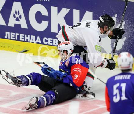 Eishockey. Champions Hockey League VSV gegen Froelunda Gothenburg. Benjamin Petrik #21, (VSV), Oliver Bohm #3 (Froelunda Gothenburg). Villach, 7.10.2014.
Foto: Kuess 
---
pressefotos, pressefotografie, kuess, qs, qspictures, sport, bild, bilder, bilddatenbank