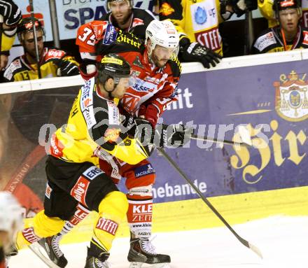 EBEL. Eishockey Bundesliga. KAC gegen UPC Vienna Capitals. Jacques Jean Francois, (KAC),  Adam Naglich  (Caps). Klagenfurt, am 10.10.2014.
Foto: Kuess 

---
pressefotos, pressefotografie, kuess, qs, qspictures, sport, bild, bilder, bilddatenbank