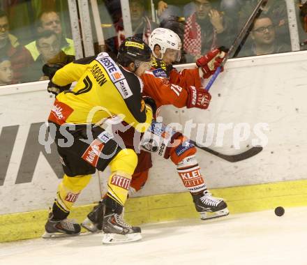 EBEL. Eishockey Bundesliga. KAC gegen UPC Vienna Capitals. Thomas Koch,  (KAC), Brett Carson (Caps). Klagenfurt, am 10.10.2014.
Foto: Kuess 

---
pressefotos, pressefotografie, kuess, qs, qspictures, sport, bild, bilder, bilddatenbank