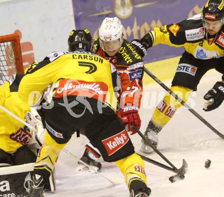 EBEL. Eishockey Bundesliga. KAC gegen UPC Vienna Capitals. Thomas Hundertpfund,  (KAC),  Brett Carson,  (Caps). Klagenfurt, am 10.10.2014.
Foto: Kuess 

---
pressefotos, pressefotografie, kuess, qs, qspictures, sport, bild, bilder, bilddatenbank