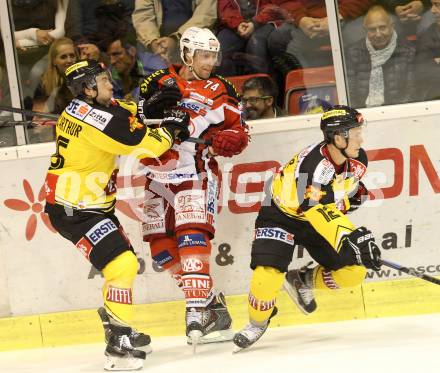 EBEL. Eishockey Bundesliga. KAC gegen UPC Vienna Capitals. Jamie Lundmark, (KAC), Peter MacArthur  (Caps). Klagenfurt, am 10.10.2014.
Foto: Kuess 

---
pressefotos, pressefotografie, kuess, qs, qspictures, sport, bild, bilder, bilddatenbank