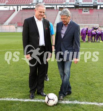 Fussball Regionalliga. SK Austria Klagenfurt gegen Vorwaerts Steyr. Ankick durch Peter Svetits, Landeshauptmann Peter Kaiser. Klagenfurt, 11.10.2014.
Foto: Kuess
---
pressefotos, pressefotografie, kuess, qs, qspictures, sport, bild, bilder, bilddatenbank