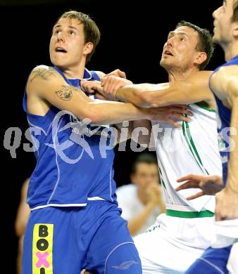 Basketball 2. Bundesliga. KOS Celovec gegen BBU Salzburg. Ales Kunc, (KOS), Fabio Thaler  (Salzburg). Klagenfurt, 11.10.2014.
Foto: Kuess
---
pressefotos, pressefotografie, kuess, qs, qspictures, sport, bild, bilder, bilddatenbank