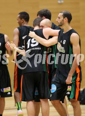 Basketball 2. Bundesliga.  Raiders Villach gegen Basket Flames. Jubel (Basket Flames). Villach, 11.10.2014.
Foto: Kuess
---
pressefotos, pressefotografie, kuess, qs, qspictures, sport, bild, bilder, bilddatenbank