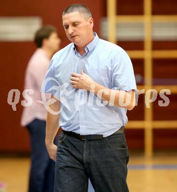 Basketball 2. Bundesliga. KOS Celovec gegen BBU Salzburg. Trainer Predrag Radovic (KOS). Klagenfurt, 11.10.2014.
Foto: Kuess
---
pressefotos, pressefotografie, kuess, qs, qspictures, sport, bild, bilder, bilddatenbank