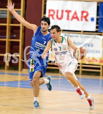 Basketball 2. Bundesliga. KOS Celovec gegen BBU Salzburg. Rok Papic, (KOS), Milan Kezic  (Salzburg). Klagenfurt, 11.10.2014.
Foto: Kuess
---
pressefotos, pressefotografie, kuess, qs, qspictures, sport, bild, bilder, bilddatenbank