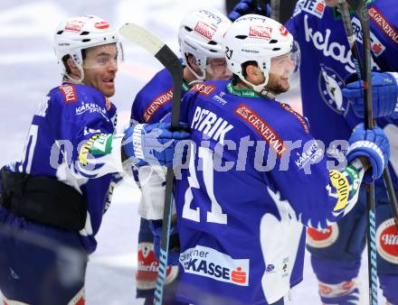 EBEL. Eishockey Bundesliga. EC VSV gegen KAC. Torjubel Brock McBride, Benjamin Petrik (VSV). Villach, am 12.10.2014.
Foto: Kuess 


---
pressefotos, pressefotografie, kuess, qs, qspictures, sport, bild, bilder, bilddatenbank