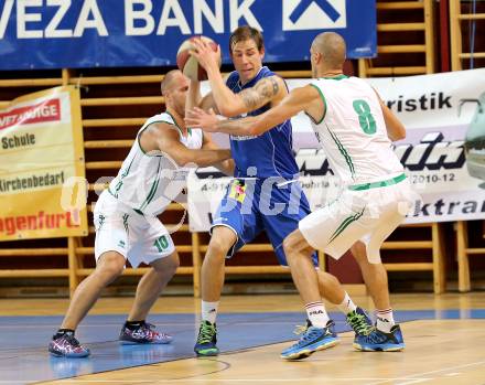 Basketball 2. Bundesliga. KOS Celovec gegen BBU Salzburg. Davor Sattler, Ales Primc, (KOS), Fabio Thaler (Salzburg). Klagenfurt, 11.10.2014.
Foto: Kuess
---
pressefotos, pressefotografie, kuess, qs, qspictures, sport, bild, bilder, bilddatenbank