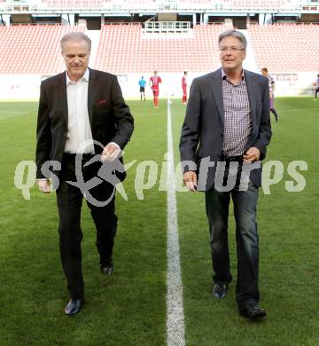 Fussball Regionalliga. SK Austria Klagenfurt gegen Vorwaerts Steyr. Peter Svetits, Landeshauptmann Peter Kaiser. Klagenfurt, 11.10.2014.
Foto: Kuess
---
pressefotos, pressefotografie, kuess, qs, qspictures, sport, bild, bilder, bilddatenbank