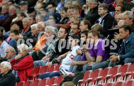 Fussball Regionalliga. SK Austria Klagenfurt gegen BW Linz. Trainer Wilhelm Wahlmueller auf der Tribuene (Linz). Klagenfurt, am 17.10.2014.
Foto: Kuess
---
pressefotos, pressefotografie, kuess, qs, qspictures, sport, bild, bilder, bilddatenbank