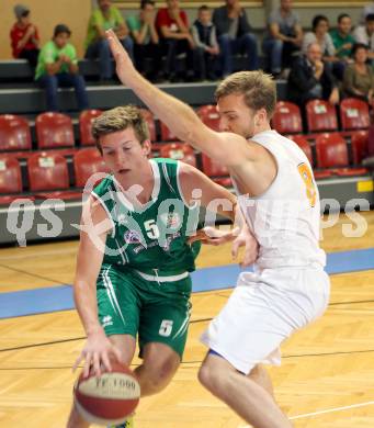 Basketball 2. Bundesliga. Woerthersee Piraten gegen KOS Celovec.  Sebastian Huber, (Piraten), Andi Smrtnik (KOS). Klagenfurt, am 18.10.2014.
Foto: Kuess
---
pressefotos, pressefotografie, kuess, qs, qspictures, sport, bild, bilder, bilddatenbank