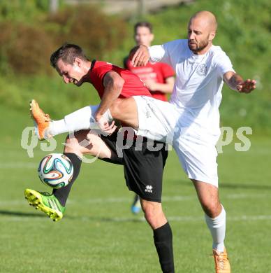 Fussball Kaerntner Liga. Maria Saal gegen Annabichler SV. Rok Smid, (Maria Saal), Stephan Stueckler (ASV). Maria Saal, am 18.10.2014.
Foto: Kuess
---
pressefotos, pressefotografie, kuess, qs, qspictures, sport, bild, bilder, bilddatenbank