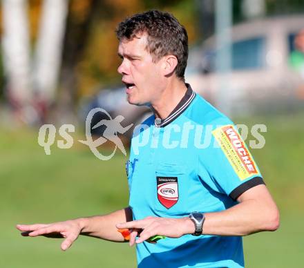 Fussball Kaerntner Liga. Maria Saal gegen Annabichler SV. Schiedsrichter Manfred Krassnitzer. Maria Saal, am 18.10.2014.
Foto: Kuess
---
pressefotos, pressefotografie, kuess, qs, qspictures, sport, bild, bilder, bilddatenbank