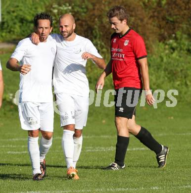 Fussball Kaerntner Liga. Maria Saal gegen Annabichler SV. Torjubel Matthias Dollinger, Stephan Stueckler (ASV). Maria Saal, am 18.10.2014.
Foto: Kuess
---
pressefotos, pressefotografie, kuess, qs, qspictures, sport, bild, bilder, bilddatenbank