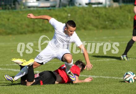 Fussball Kaerntner Liga. Maria Saal gegen Annabichler SV. Roland Krenn, (Maria Saal), Vahid Muharemovic (ASV). Maria Saal, am 18.10.2014.
Foto: Kuess
---
pressefotos, pressefotografie, kuess, qs, qspictures, sport, bild, bilder, bilddatenbank