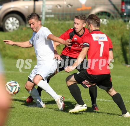 Fussball Kaerntner Liga. Maria Saal gegen Annabichler SV. Christof Reichmann, Roland Krenn, (Maria Saal), Grega Triplat (ASV). Maria Saal, am 18.10.2014.
Foto: Kuess
---
pressefotos, pressefotografie, kuess, qs, qspictures, sport, bild, bilder, bilddatenbank