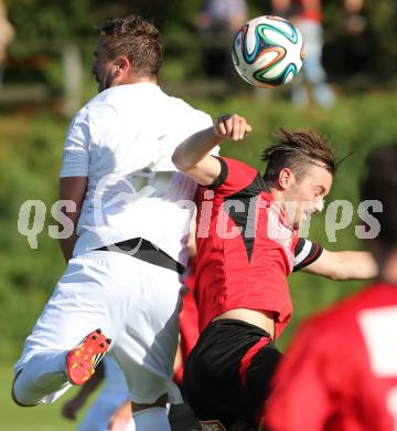 Fussball Kaerntner Liga. Maria Saal gegen Annabichler SV. Roland Krenn, (Maria Saal), Grega Triplat (ASV). Maria Saal, am 18.10.2014.
Foto: Kuess
---
pressefotos, pressefotografie, kuess, qs, qspictures, sport, bild, bilder, bilddatenbank