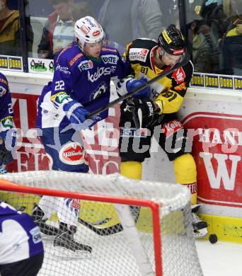 EBEL. Eishockey Bundesliga. EC VSV gegen UPC Vienna Capitals. Adis Alagic, (VSV), Kristopher Foucault (Caps). Villach, am 19.10.2014.
Foto: Kuess 


---
pressefotos, pressefotografie, kuess, qs, qspictures, sport, bild, bilder, bilddatenbank