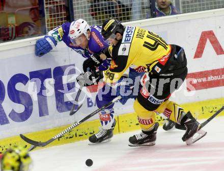 EBEL. Eishockey Bundesliga. EC VSV gegen UPC Vienna Capitals. Mark Santorelli,  (VSV), Florian Iberer (Caps). Villach, am 19.10.2014.
Foto: Kuess 


---
pressefotos, pressefotografie, kuess, qs, qspictures, sport, bild, bilder, bilddatenbank