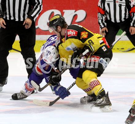 EBEL. Eishockey Bundesliga. EC VSV gegen UPC Vienna Capitals. Sean Ringrose,  (VSV), Adam Naglich (Caps). Villach, am 19.10.2014.
Foto: Kuess 


---
pressefotos, pressefotografie, kuess, qs, qspictures, sport, bild, bilder, bilddatenbank