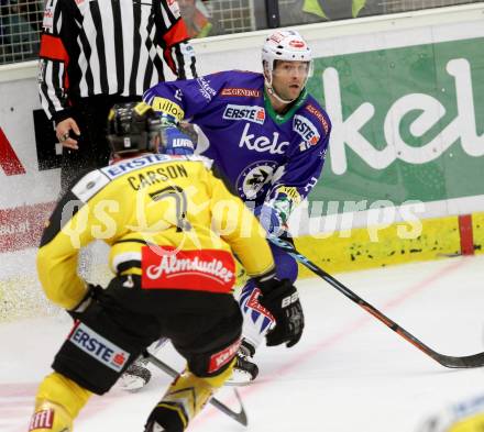 EBEL. Eishockey Bundesliga. EC VSV gegen UPC Vienna Capitals.  Cole Jarrett,  (VSV), Brett Carson (Caps). Villach, am 19.10.2014.
Foto: Kuess 


---
pressefotos, pressefotografie, kuess, qs, qspictures, sport, bild, bilder, bilddatenbank