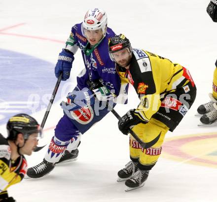 EBEL. Eishockey Bundesliga. EC VSV gegen UPC Vienna Capitals. Adis Alagic, (VSV), Matt Watkins (Caps). Villach, am 19.10.2014.
Foto: Kuess 


---
pressefotos, pressefotografie, kuess, qs, qspictures, sport, bild, bilder, bilddatenbank