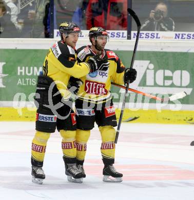 EBEL. Eishockey Bundesliga. EC VSV gegen UPC Vienna Capitals.  Torjubel Jonathan Ferland, Matt Watkins (Caps). Villach, am 19.10.2014.
Foto: Kuess 


---
pressefotos, pressefotografie, kuess, qs, qspictures, sport, bild, bilder, bilddatenbank