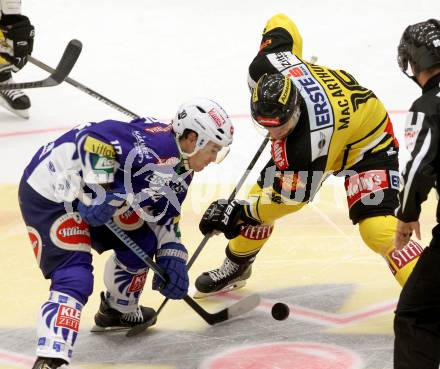 EBEL. Eishockey Bundesliga. EC VSV gegen UPC Vienna Capitals. MCBRIDE Brock (VSV), MACARTHUR Peter (Caps). Villach, am 19.10.2014.
Foto: Kuess 


---
pressefotos, pressefotografie, kuess, qs, qspictures, sport, bild, bilder, bilddatenbank