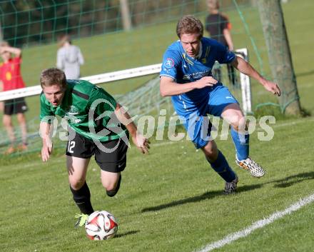 Fussball Unterliga Ost. DSG Sele Zell gegen Ulrichsberg. Martin Kelih,  (Zell), Michael Rauter (Ulrichsberg). Zell, am 19.10.2014.
Foto: Kuess
---
pressefotos, pressefotografie, kuess, qs, qspictures, sport, bild, bilder, bilddatenbank