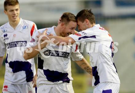 Fussball Regionalliga. SAK gegen Allerheiligen. Torjubel Darijo Biscan,  Darjan Aleksic (SAK). Welzenegg, am 24.10.2014.
Foto: Kuess
---
pressefotos, pressefotografie, kuess, qs, qspictures, sport, bild, bilder, bilddatenbank