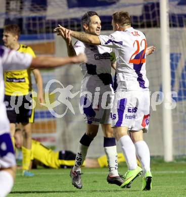 Fussball Regionalliga. SAK gegen Allerheiligen. Torjubel Darijo Biscan, Thomas Riedl (SAK). Welzenegg, am 24.10.2014.
Foto: Kuess
---
pressefotos, pressefotografie, kuess, qs, qspictures, sport, bild, bilder, bilddatenbank