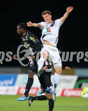 Fussball Bundesliga. RZ Pellets WAC gegen Cashpoint SCR Altach. Daniel Drescher, (WAC), Ngwat Mahop Louis Clement (Altach). Wolfsberg, am 25.10.2014.
Foto: Kuess

---
pressefotos, pressefotografie, kuess, qs, qspictures, sport, bild, bilder, bilddatenbank