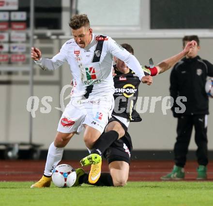 Fussball Bundesliga. RZ Pellets WAC gegen Cashpoint SCR Altach. Christopher Wernitznig, (WAC), Andreas Lienhart  (Altach). Wolfsberg, am 25.10.2014.
Foto: Kuess

---
pressefotos, pressefotografie, kuess, qs, qspictures, sport, bild, bilder, bilddatenbank