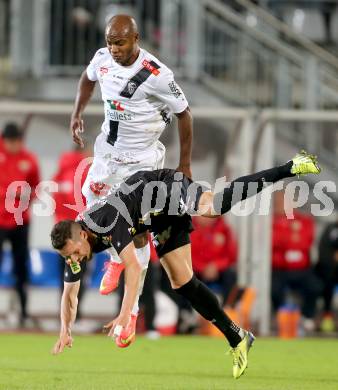 Fussball Bundesliga. RZ Pellets WAC gegen Cashpoint SCR Altach. De Oliveira Silvio Carlos, (WAC), Felix Roth (Altach). Wolfsberg, am 25.10.2014.
Foto: Kuess

---
pressefotos, pressefotografie, kuess, qs, qspictures, sport, bild, bilder, bilddatenbank