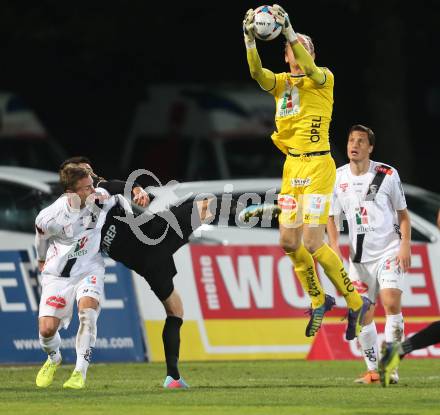 Fussball Bundesliga. RZ Pellets WAC gegen Cashpoint SCR Altach. Michael Sollbauer, Alexander KOfler,  (WAC), Darijo Pecirep (Altach). Wolfsberg, am 25.10.2014.
Foto: Kuess

---
pressefotos, pressefotografie, kuess, qs, qspictures, sport, bild, bilder, bilddatenbank