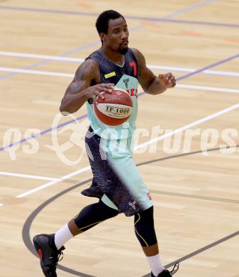 Basketball 2. Bundesliga. Panaceo Raiders Villach gegen Mistelbach Mustangs. Jamal McClerkin (Villach). Villach, am 26.10.2014.
Foto: Kuess
---
pressefotos, pressefotografie, kuess, qs, qspictures, sport, bild, bilder, bilddatenbank