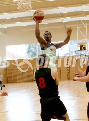 Basketball 2. Bundesliga. Panaceo Raiders Villach gegen Mistelbach Mustangs. Jamal McClerkin, (Villach), Michael Diesner (Mistelbach). Villach, am 26.10.2014.
Foto: Kuess
---
pressefotos, pressefotografie, kuess, qs, qspictures, sport, bild, bilder, bilddatenbank