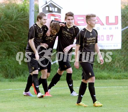 Fussball. Kaerntner Liga. Koettmannsdorf gegen SV Feldkirchen/SV Oberglan. torjubel Christian Schimmel, Daniel Globotschnig, Jakob Orgonyi, Oliver Winter (Koettmannsdorf). Koettmannsdorf, 26.10.2014.
Foto: Kuess
---
pressefotos, pressefotografie, kuess, qs, qspictures, sport, bild, bilder, bilddatenbank