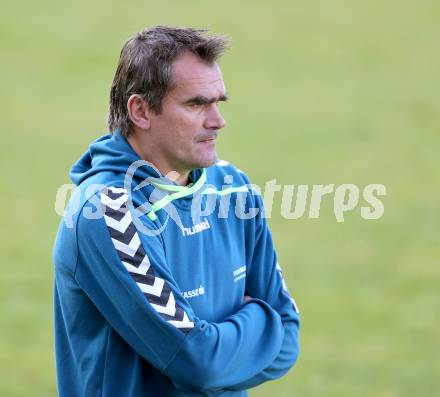 Fussball. Kaerntner Liga. Koettmannsdorf gegen SV Feldkirchen/SV Oberglan. trainer Robert Micheu (Feldkirchen/SV Oberglan). Koettmannsdorf, 26.10.2014.
Foto: Kuess
---
pressefotos, pressefotografie, kuess, qs, qspictures, sport, bild, bilder, bilddatenbank