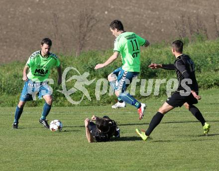 Fussball. Kaerntner Liga. Koettmannsdorf gegen SV Feldkirchen/SV Oberglan. Christian Sablatnig, Daniel Globotschnig (Koettmannsdorf), Mario Antunovic, Patrick Rene Striednig (Feldkirchen/SV Oberglan). Koettmannsdorf, 26.10.2014.
Foto: Kuess
---
pressefotos, pressefotografie, kuess, qs, qspictures, sport, bild, bilder, bilddatenbank