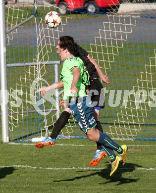 Fussball. Kaerntner Liga. Koettmannsdorf gegen SV Feldkirchen/SV Oberglan. Christian Hutter (Koettmannsdorf), Andreas Tiffner (Feldkirchen/SV Oberglan). Koettmannsdorf, 26.10.2014.
Foto: Kuess
---
pressefotos, pressefotografie, kuess, qs, qspictures, sport, bild, bilder, bilddatenbank