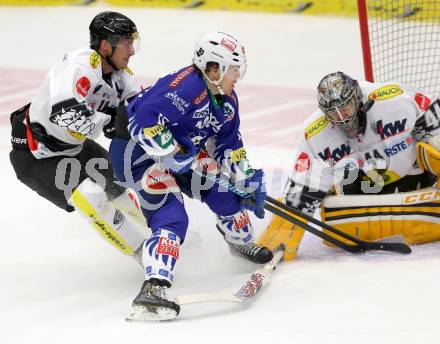 EBEL. Eishockey Bundesliga. EC VSV gegen Dornbirner Eishockey Club.  Brock McBride,  (VSV), Andy Sertich, Michael Murphy (Dornbirn). Villach, am 26.10.2014.
Foto: Kuess 


---
pressefotos, pressefotografie, kuess, qs, qspictures, sport, bild, bilder, bilddatenbank