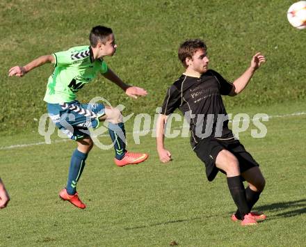 Fussball. Kaerntner Liga. KÃ¶ttmannsdorf gegen SV Feldkirchen/SV Oberglan. Jakob Orgonyi (Koettmannsdorf), Kevin Alfons Bretis (Feldkirchen/SV Oberglan). Koettmannsdorf, 26.10.2014.
Foto: Kuess
---
pressefotos, pressefotografie, kuess, qs, qspictures, sport, bild, bilder, bilddatenbank